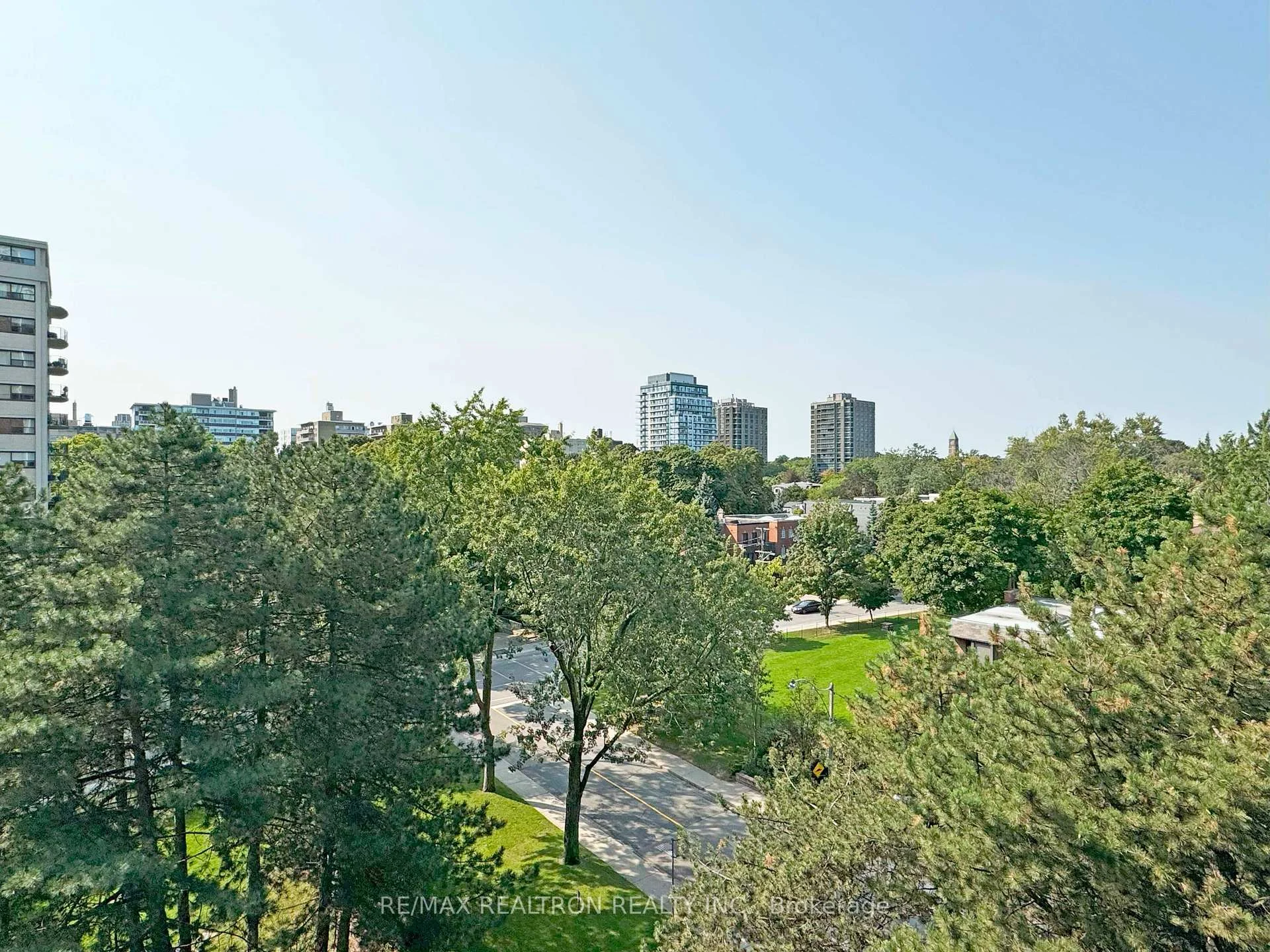 Photo 17 of Unit 1602, 9 Deer Park Crescent, Toronto, Yonge-St. Clair — HOMEH