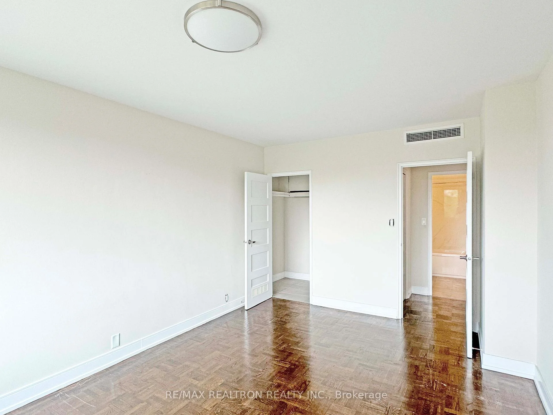 Photo 21 of Unit 1602, 9 Deer Park Crescent, Toronto, Yonge-St. Clair — HOMEH