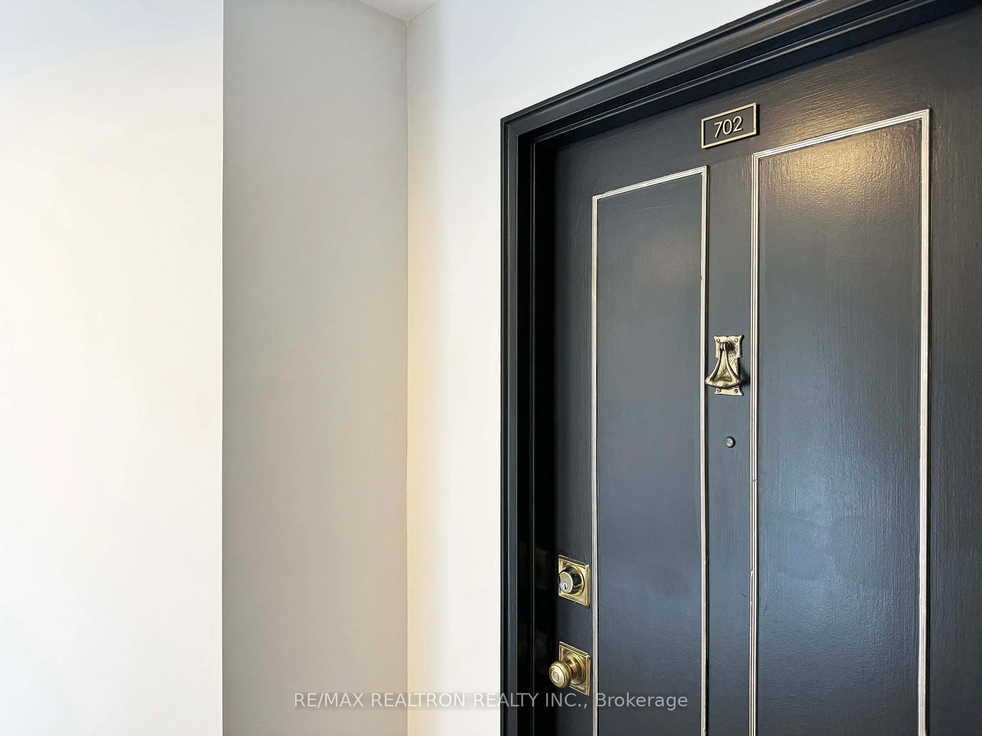 Photo 25 of Unit 1602, 9 Deer Park Crescent, Toronto, Yonge-St. Clair — HOMEH