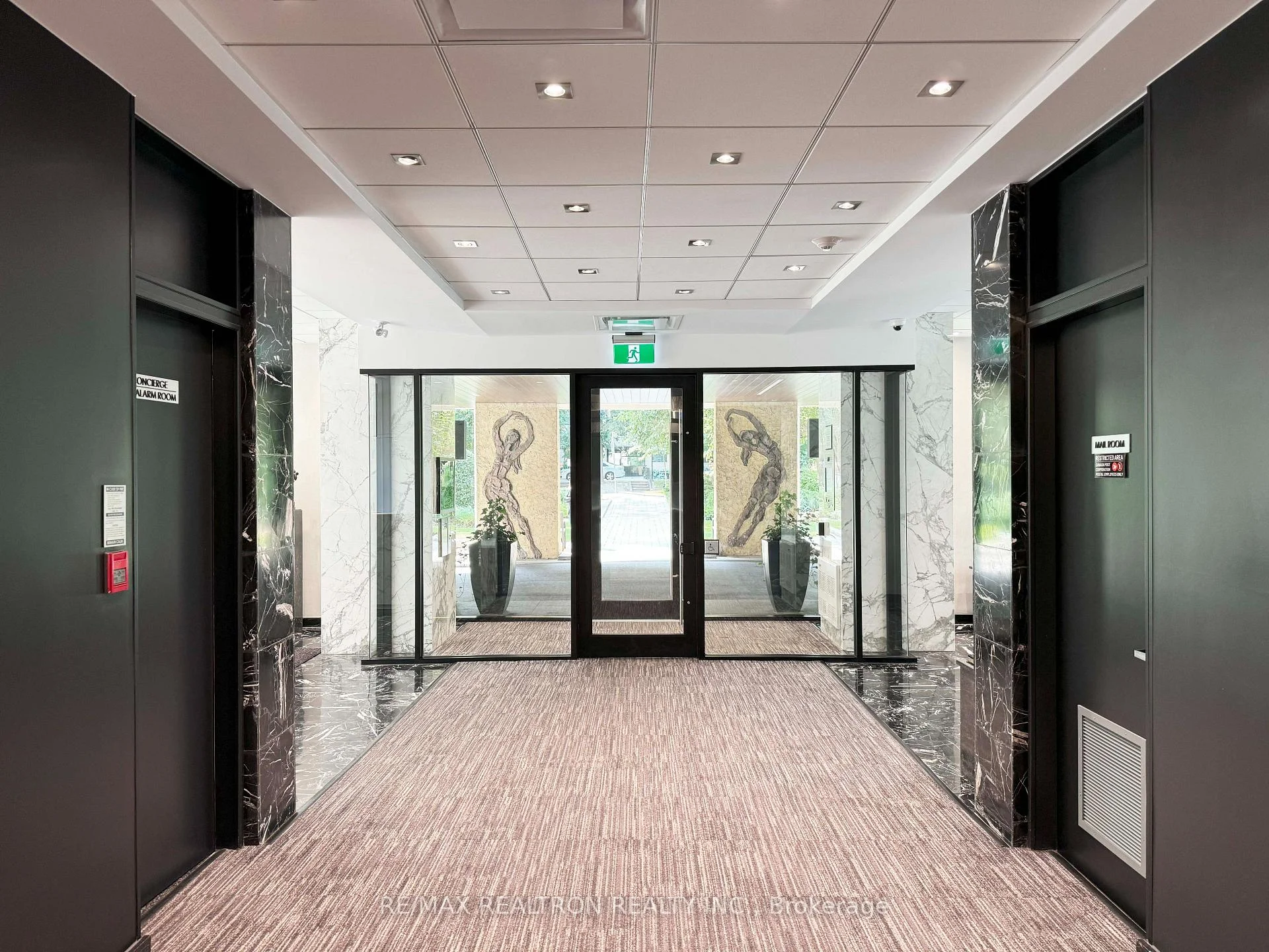 Photo 32 of Unit 1602, 9 Deer Park Crescent, Toronto, Yonge-St. Clair — HOMEH