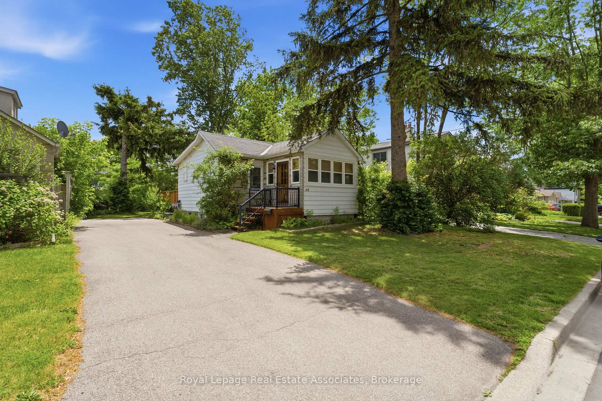 Photo 2 of 64 Eaglewood Boulevard, Mississauga, Mineola — HOMEH