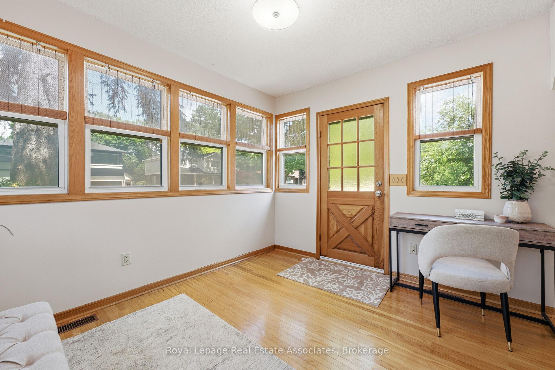 Photo 4 of 64 Eaglewood Boulevard, Mississauga, Mineola — HOMEH