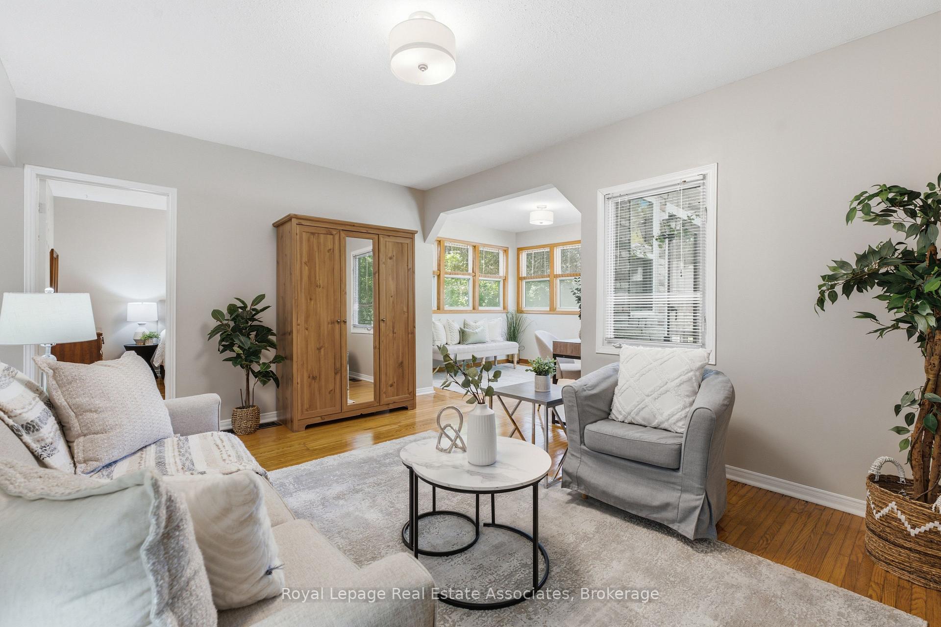 Photo 9 of 64 Eaglewood Boulevard, Mississauga, Mineola — HOMEH