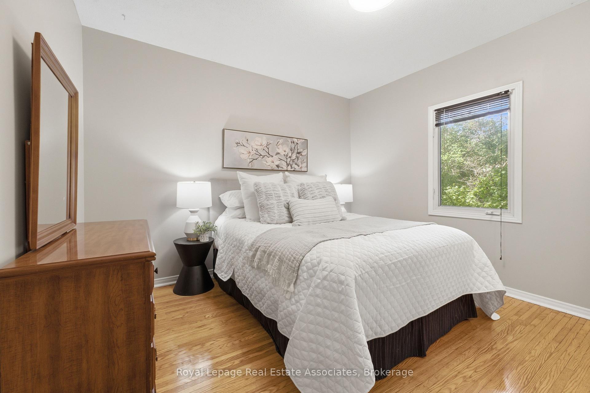 Photo 10 of 64 Eaglewood Boulevard, Mississauga, Mineola — HOMEH