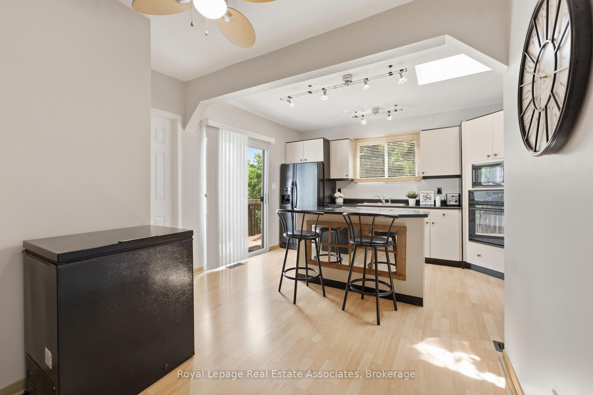 Photo 11 of 64 Eaglewood Boulevard, Mississauga, Mineola — HOMEH
