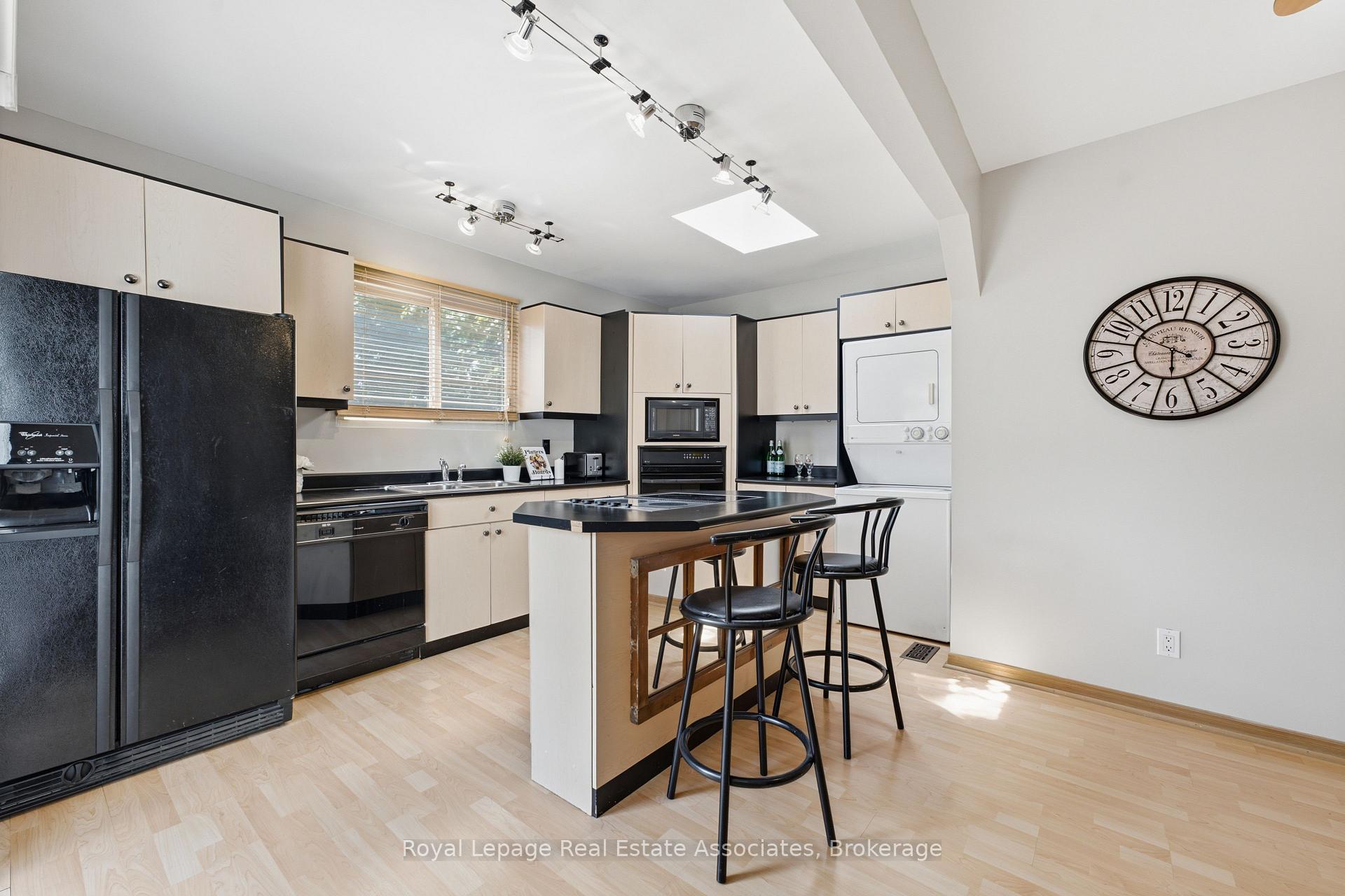 Photo 13 of 64 Eaglewood Boulevard, Mississauga, Mineola — HOMEH