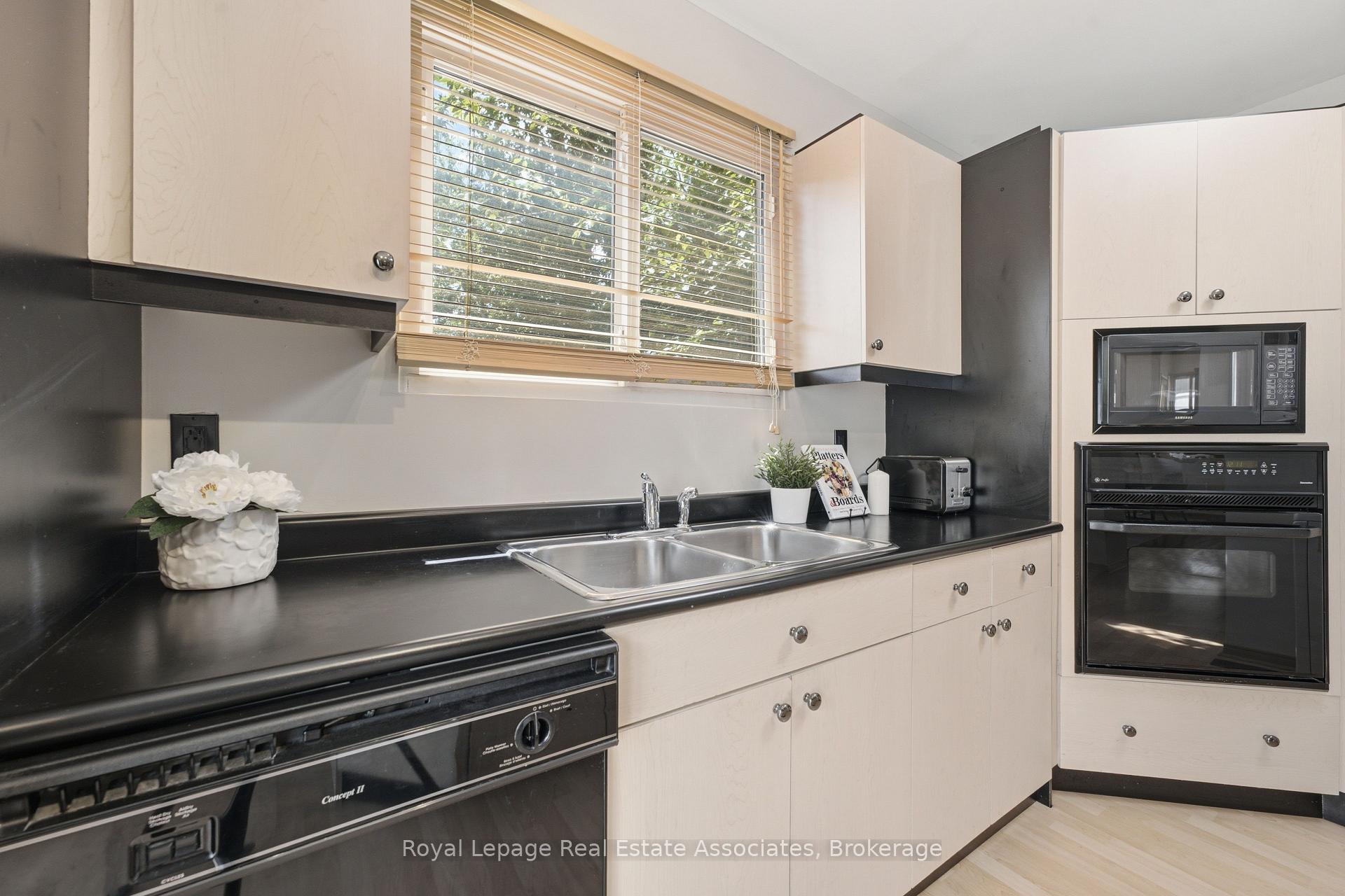 Photo 16 of 64 Eaglewood Boulevard, Mississauga, Mineola — HOMEH
