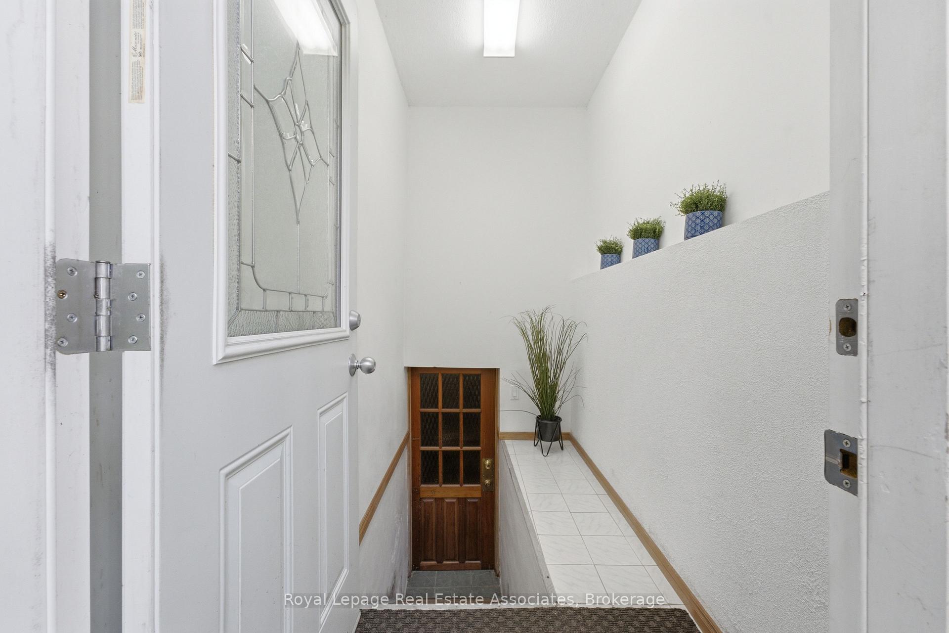 Photo 21 of 64 Eaglewood Boulevard, Mississauga, Mineola — HOMEH