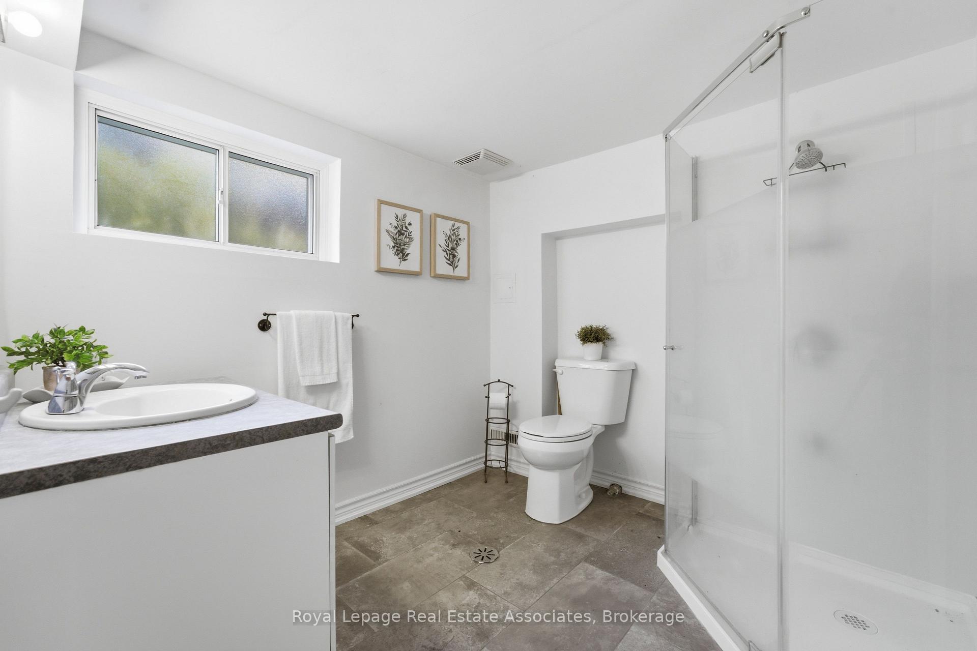 Photo 28 of 64 Eaglewood Boulevard, Mississauga, Mineola — HOMEH