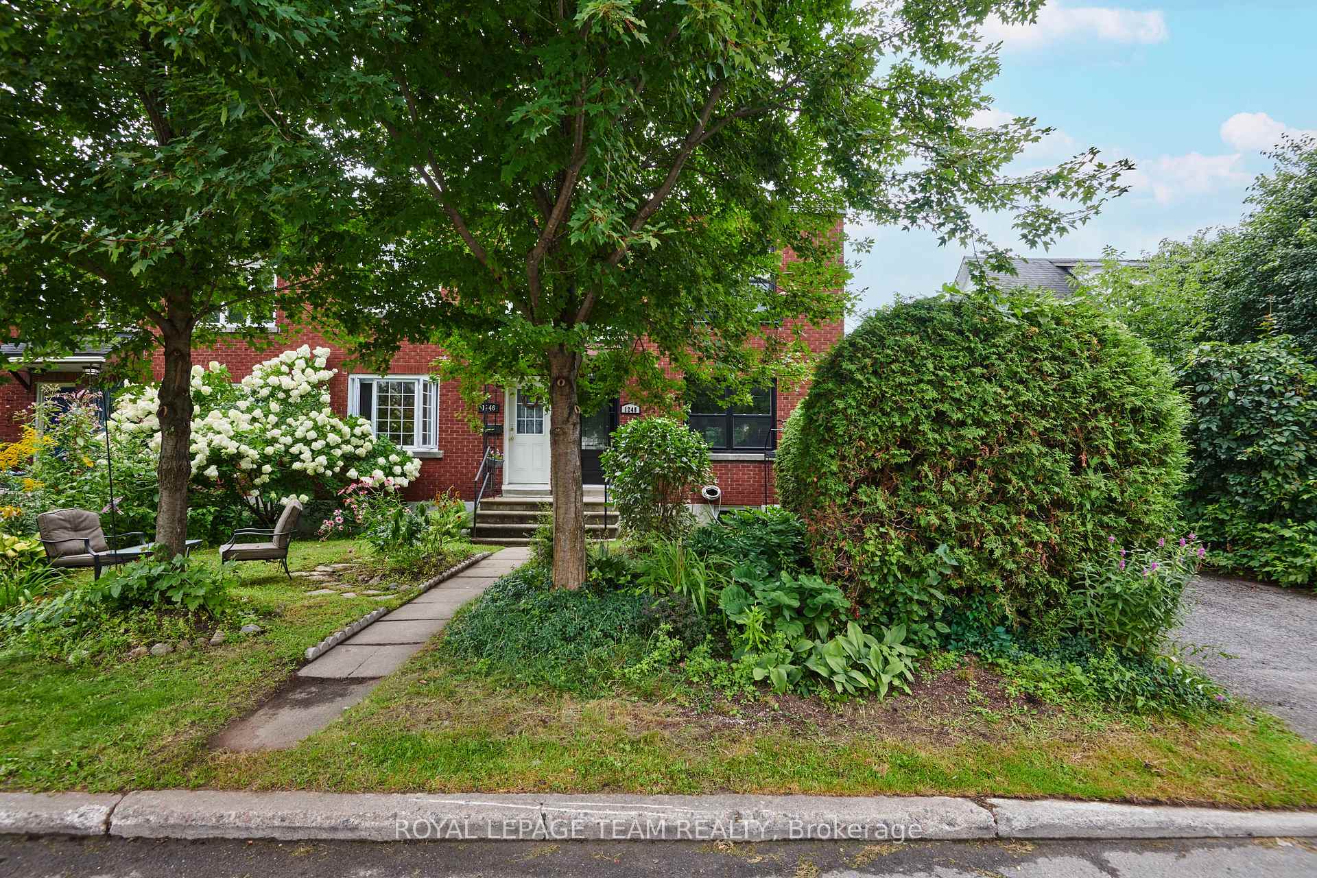 Photo 2 of 1248 Summerville Avenue, Ottawa, Carlington — HOMEH