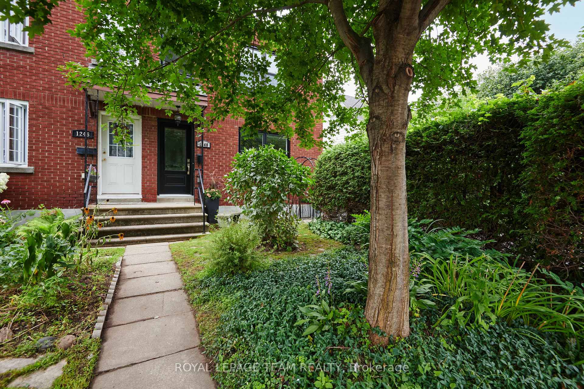 Photo 3 of 1248 Summerville Avenue, Ottawa, Carlington — HOMEH