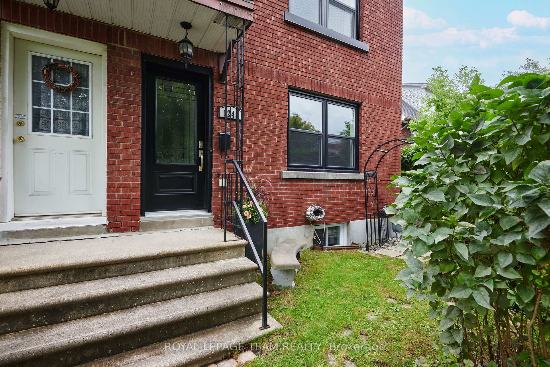 Photo 5 of 1248 Summerville Avenue, Ottawa, Carlington — HOMEH