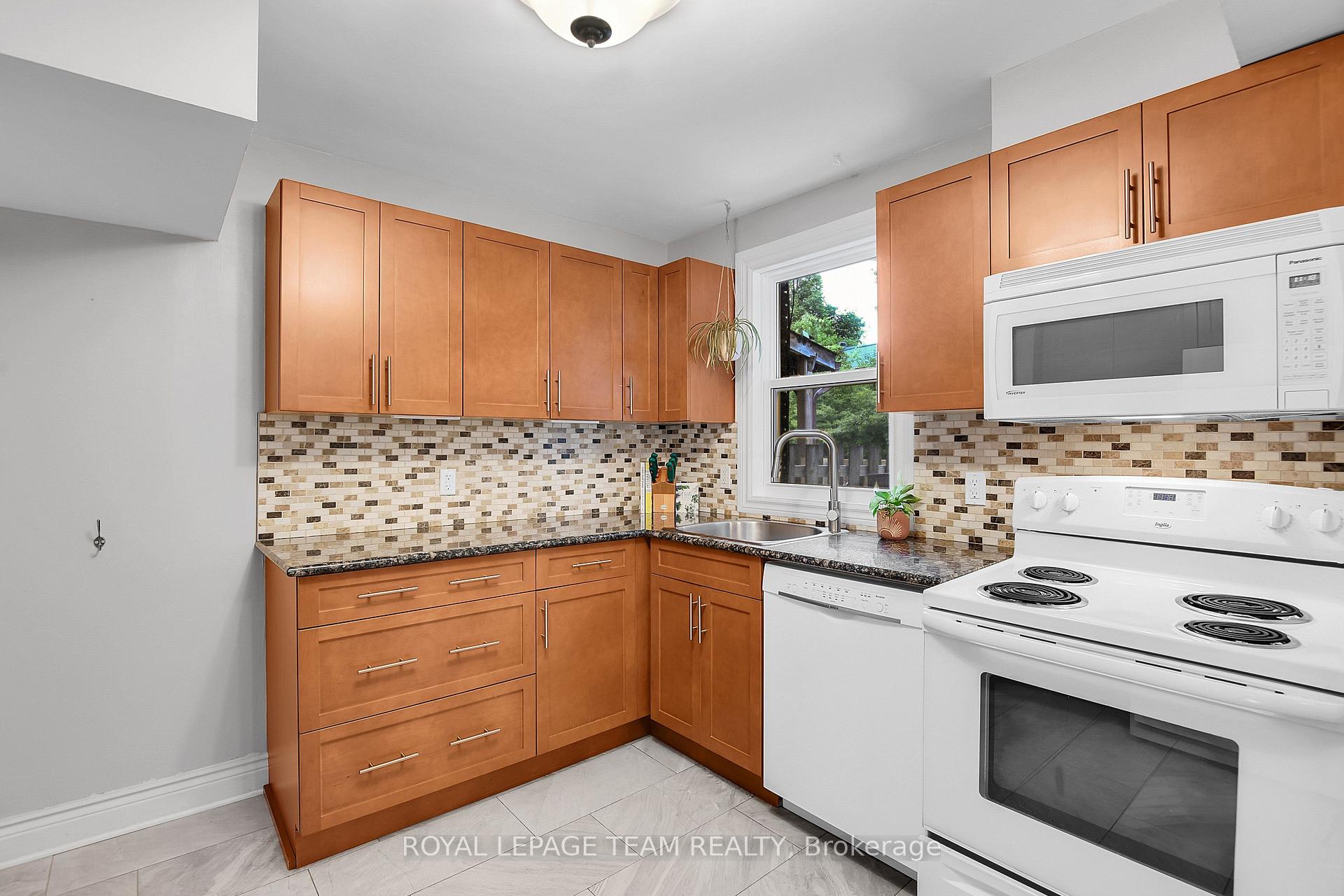 Photo 12 of 1248 Summerville Avenue, Ottawa, Carlington — HOMEH