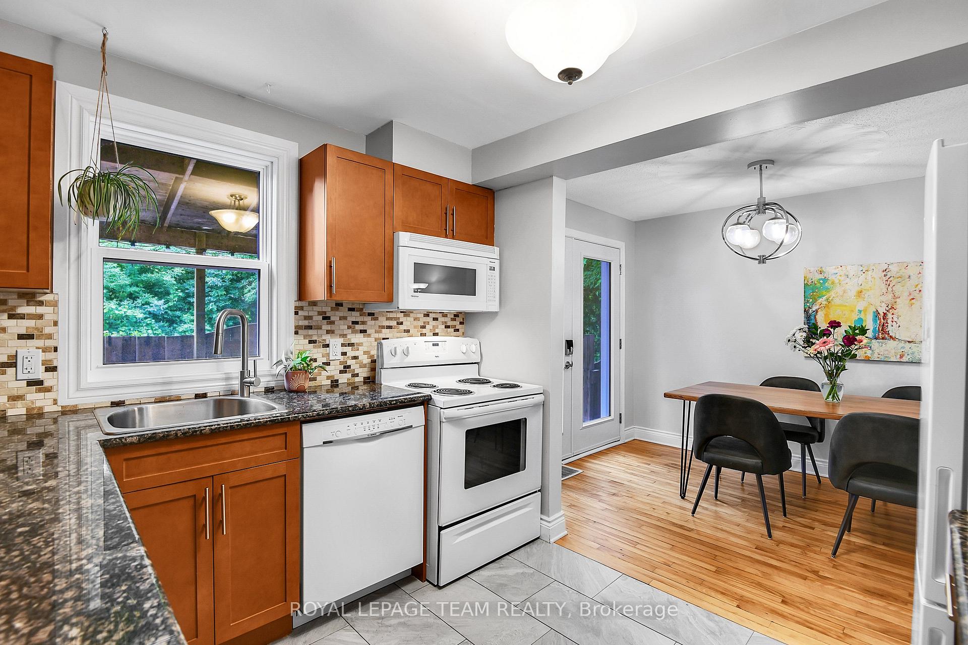Photo 15 of 1248 Summerville Avenue, Ottawa, Carlington — HOMEH