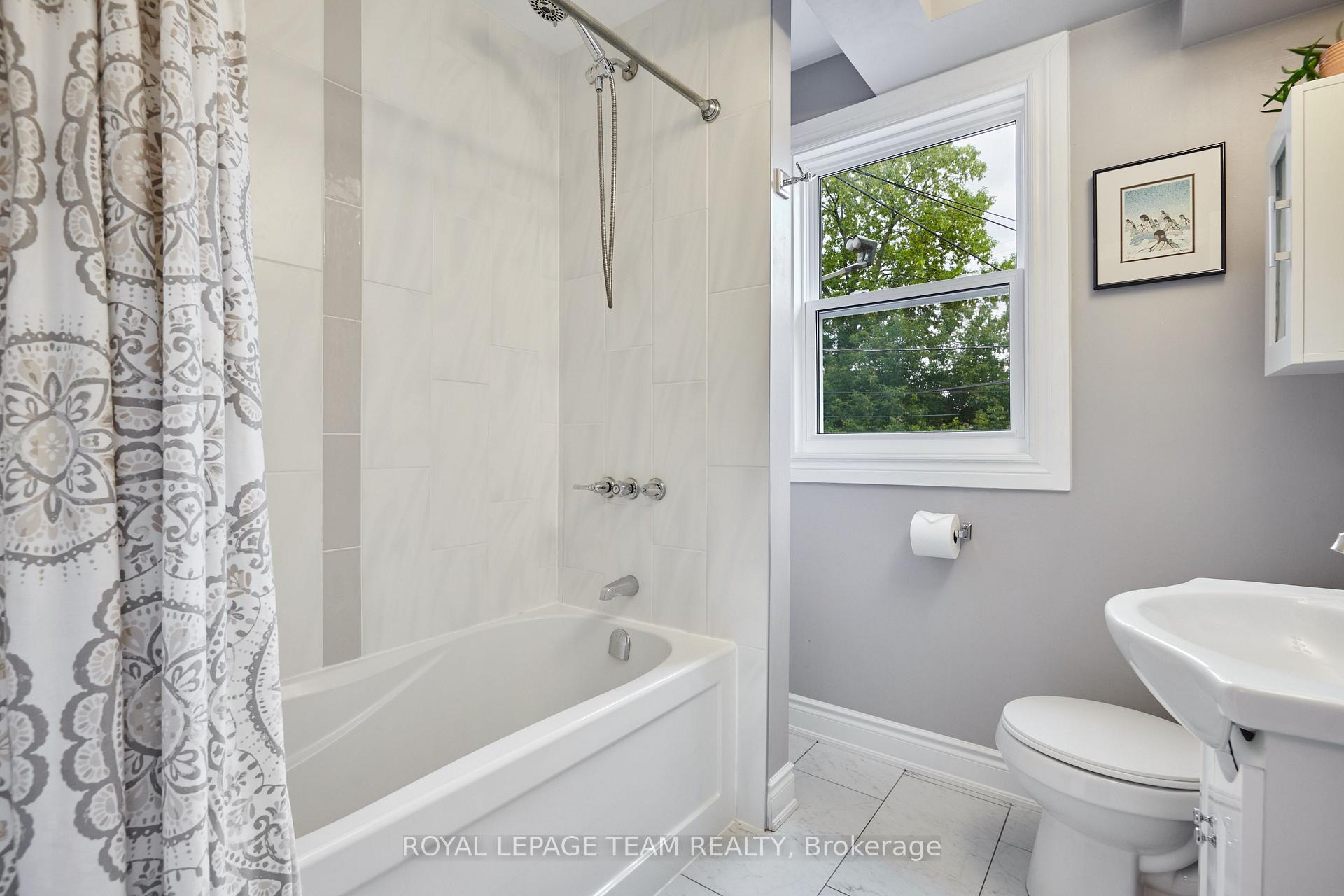 Photo 23 of 1248 Summerville Avenue, Ottawa, Carlington — HOMEH