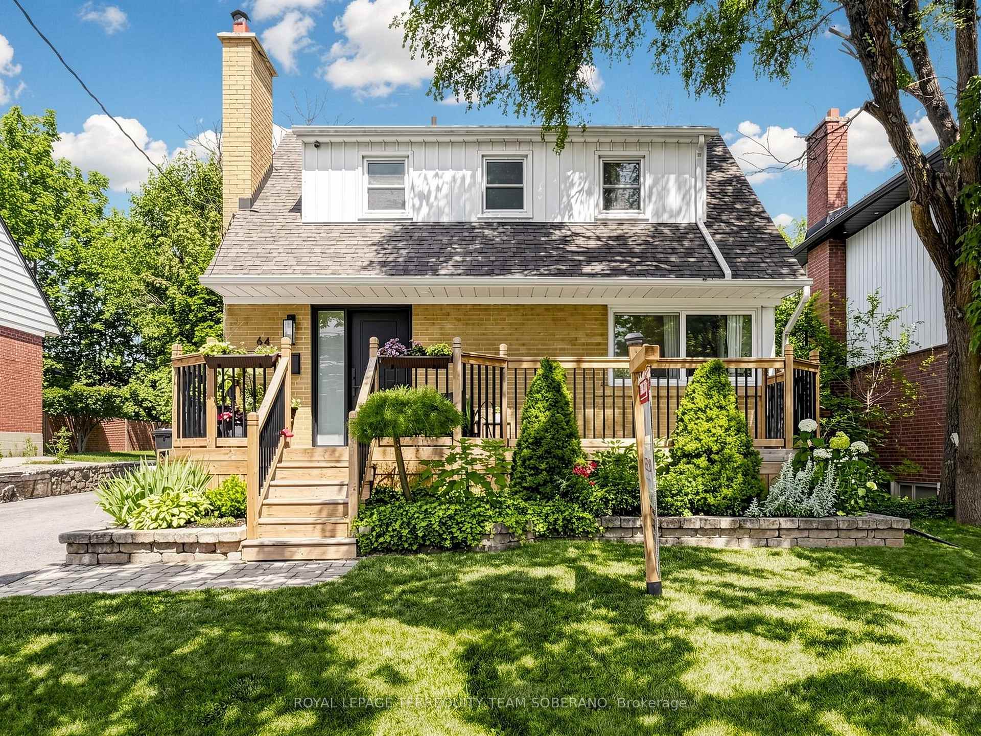 Photo 2 of 64 Clearbrooke Circle, Etobicoke, Rexdale-Kipling — HOMEH