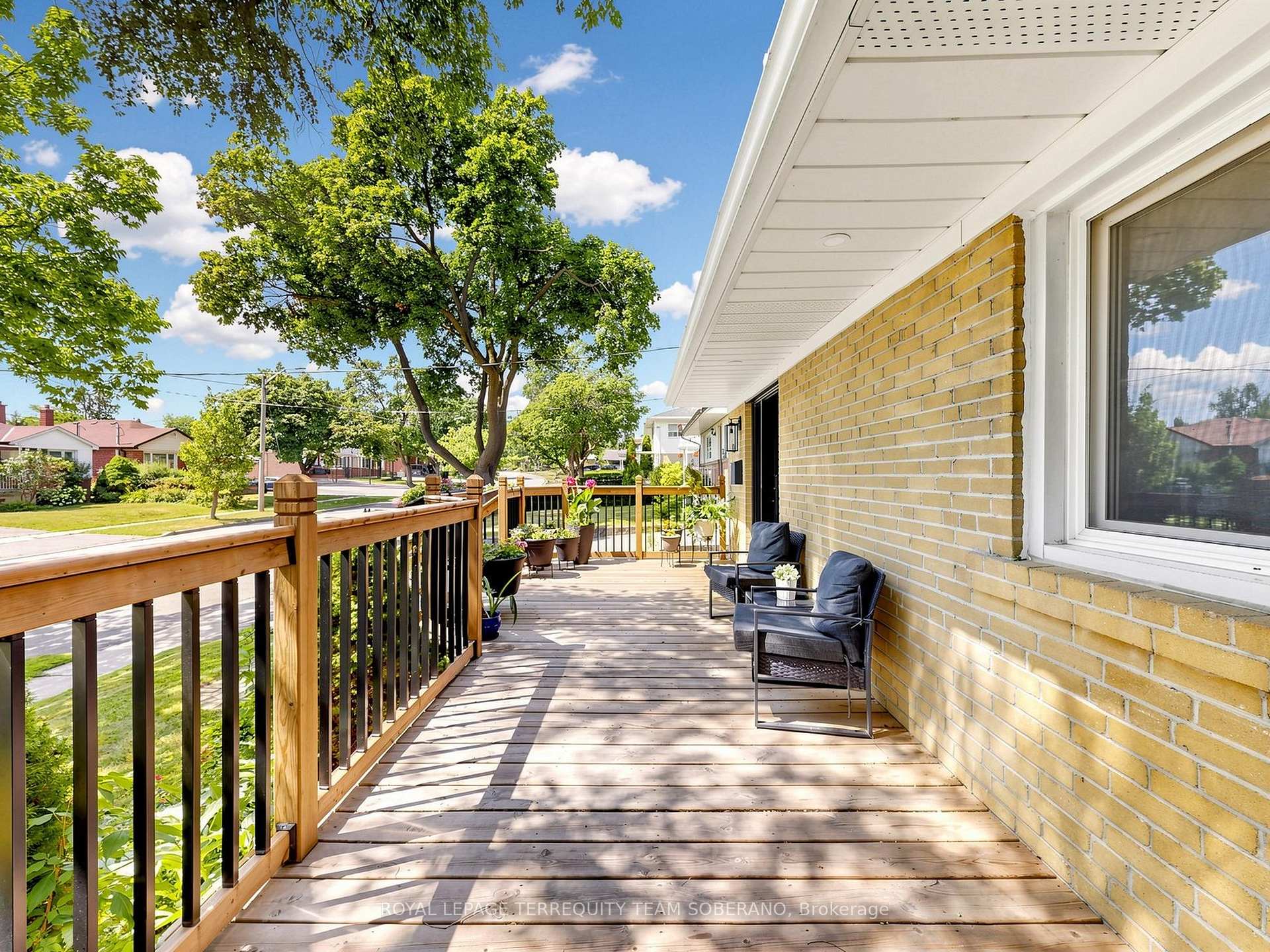 Photo 4 of 64 Clearbrooke Circle, Etobicoke, Rexdale-Kipling — HOMEH
