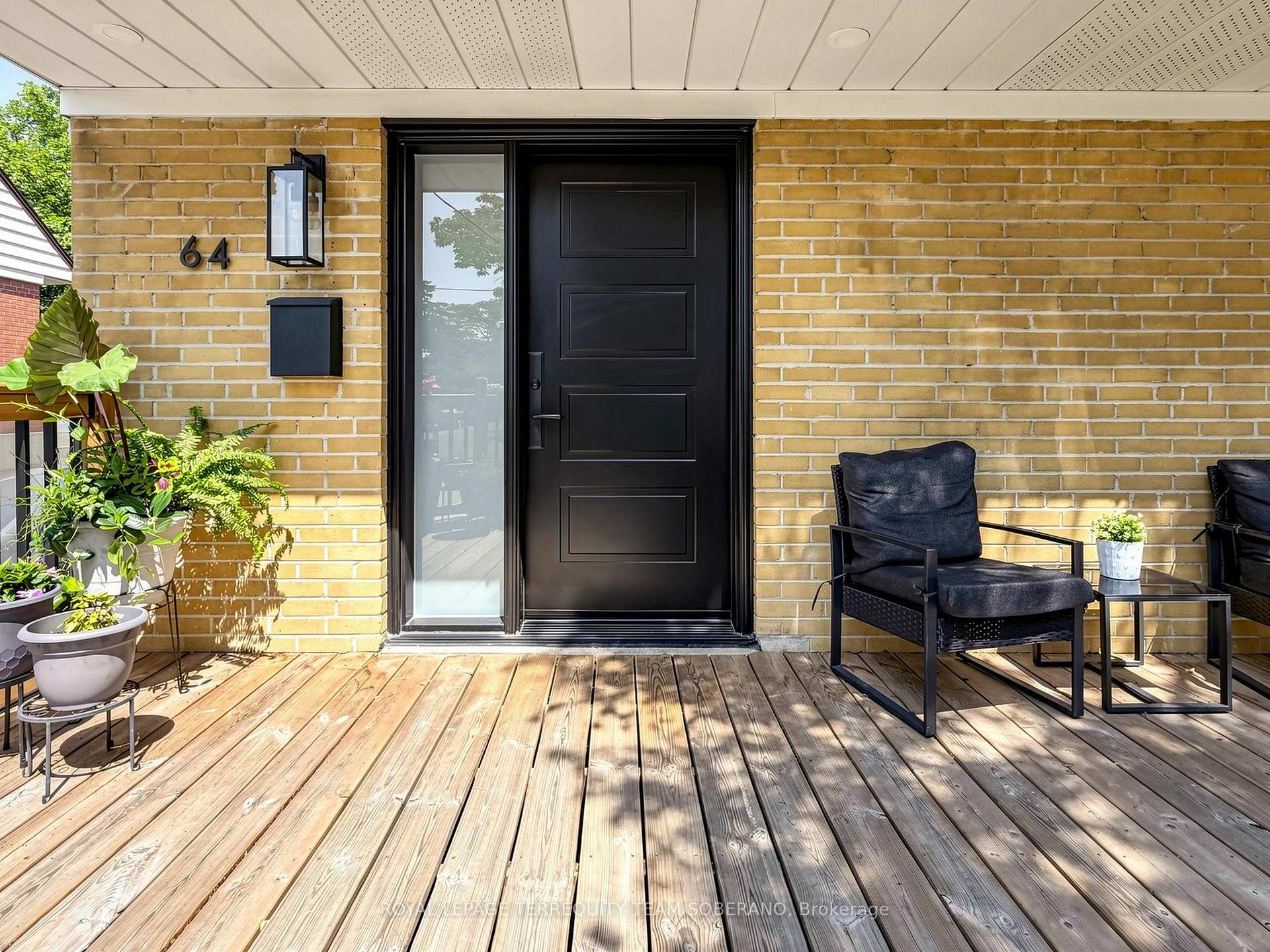 Photo 5 of 64 Clearbrooke Circle, Etobicoke, Rexdale-Kipling — HOMEH