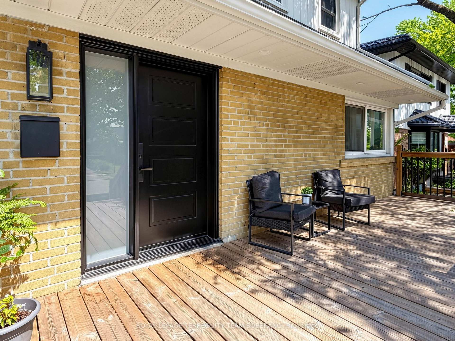 Photo 6 of 64 Clearbrooke Circle, Etobicoke, Rexdale-Kipling — HOMEH