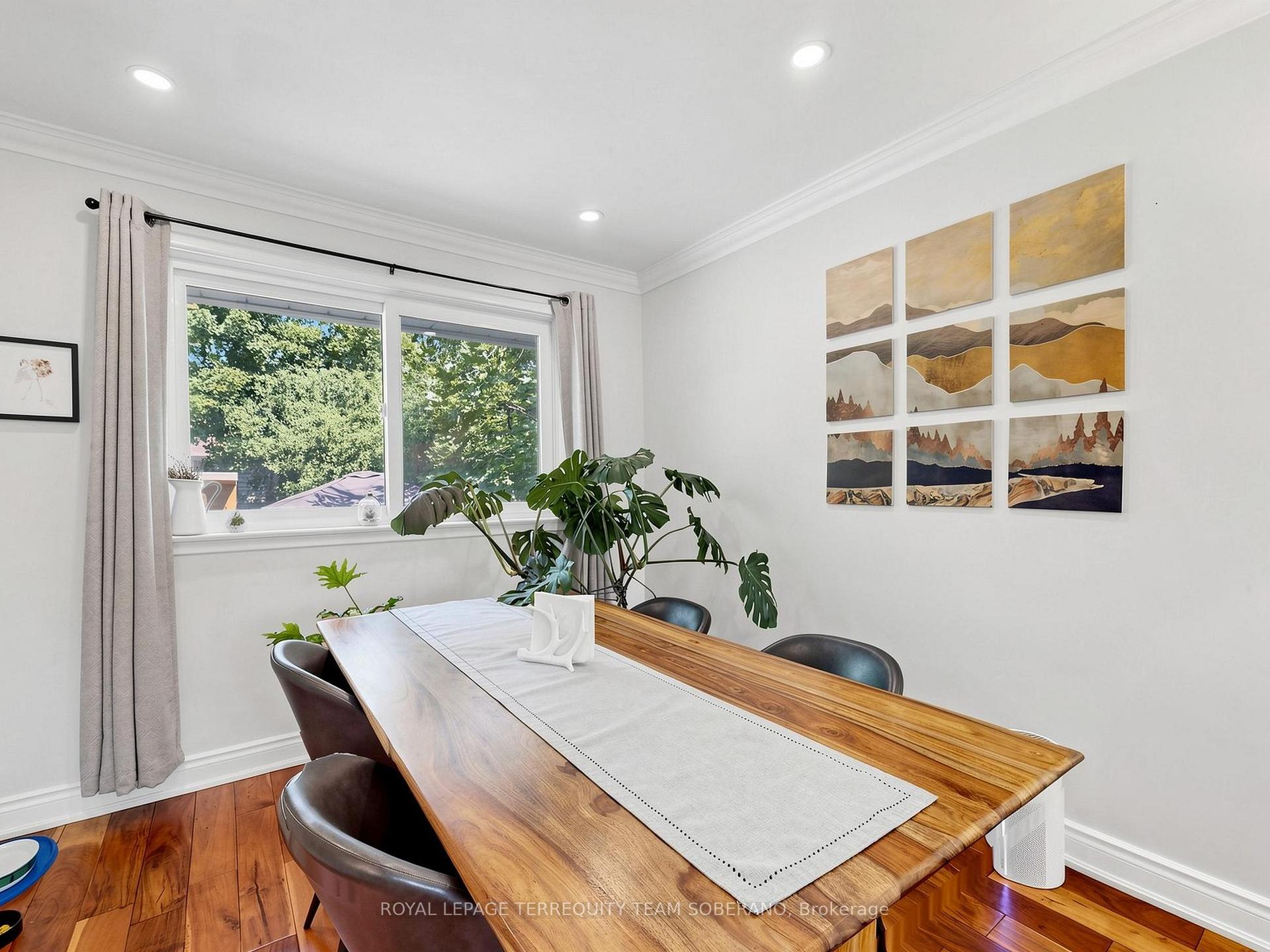 Photo 11 of 64 Clearbrooke Circle, Etobicoke, Rexdale-Kipling — HOMEH