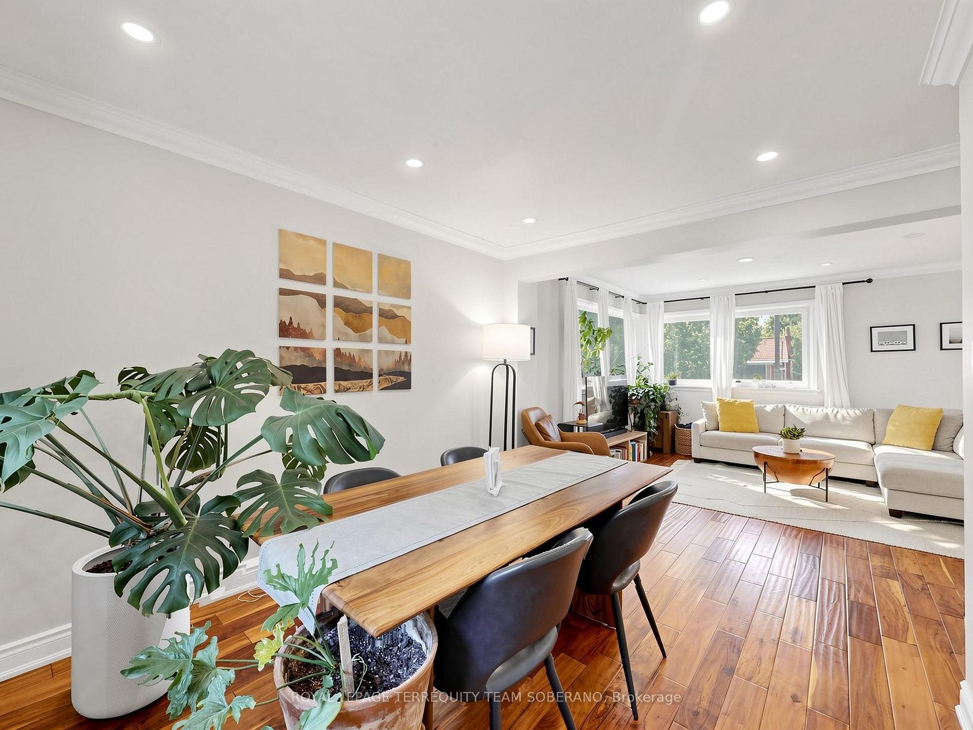 Photo 13 of 64 Clearbrooke Circle, Etobicoke, Rexdale-Kipling — HOMEH