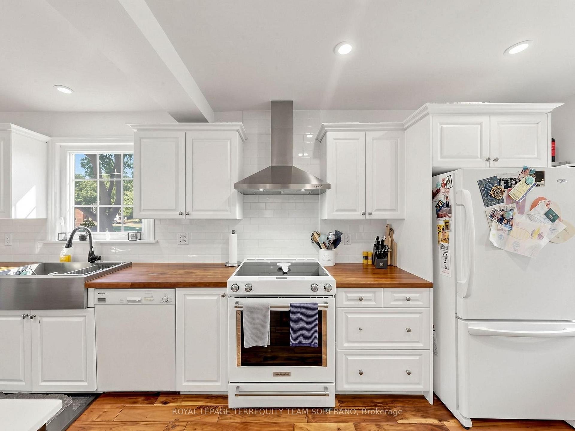 Photo 16 of 64 Clearbrooke Circle, Etobicoke, Rexdale-Kipling — HOMEH