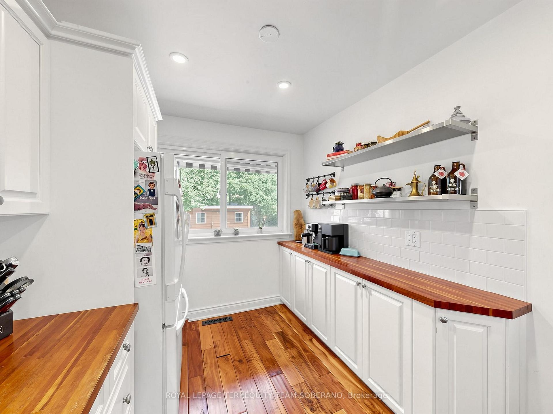 Photo 17 of 64 Clearbrooke Circle, Etobicoke, Rexdale-Kipling — HOMEH
