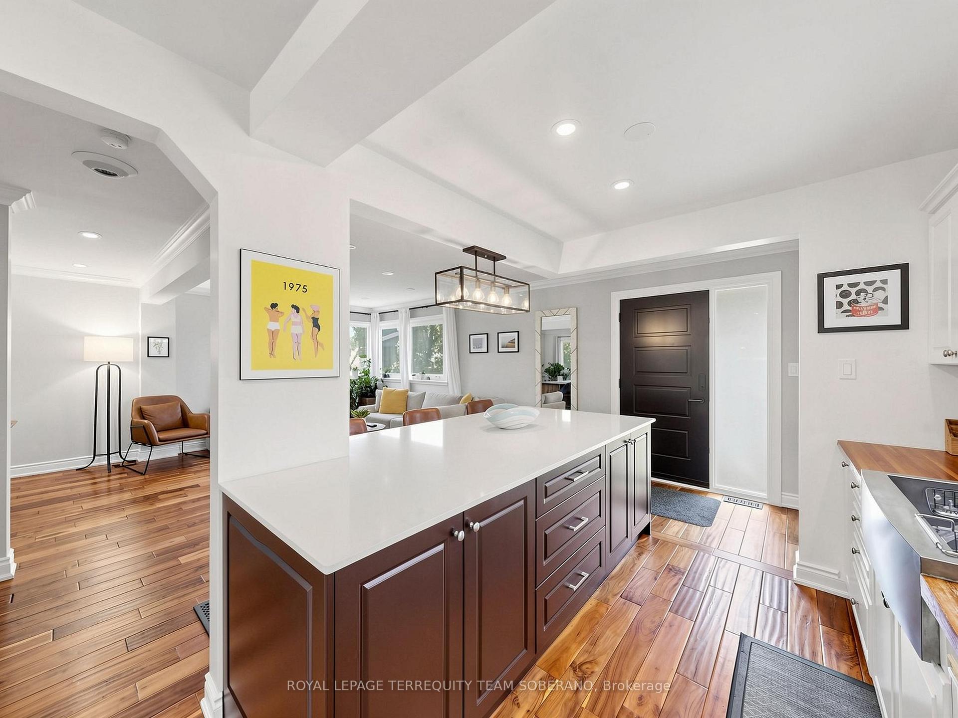 Photo 18 of 64 Clearbrooke Circle, Etobicoke, Rexdale-Kipling — HOMEH