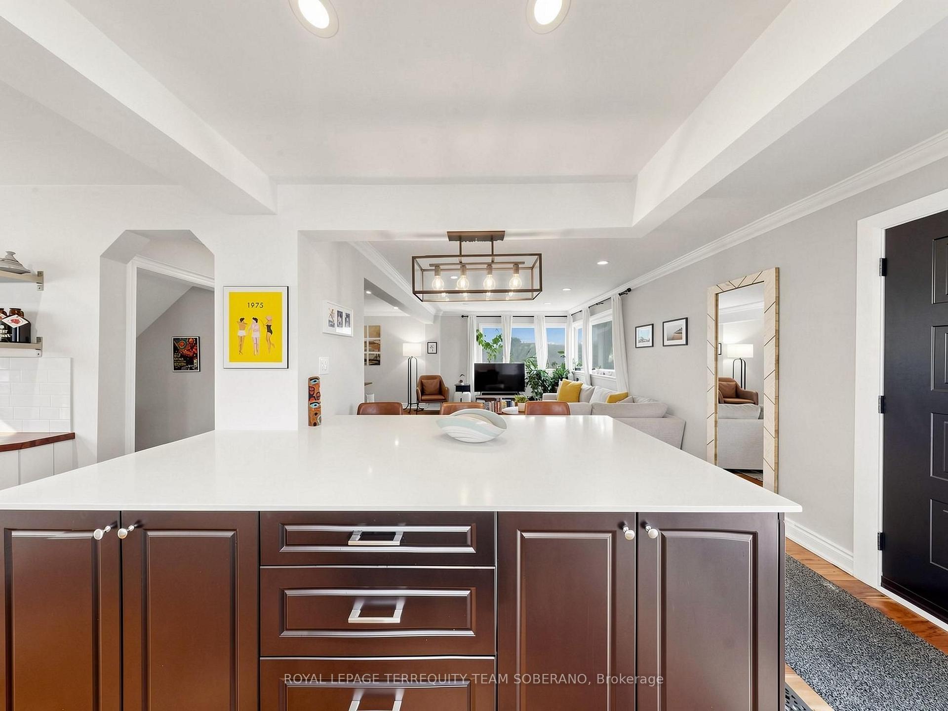 Photo 19 of 64 Clearbrooke Circle, Etobicoke, Rexdale-Kipling — HOMEH