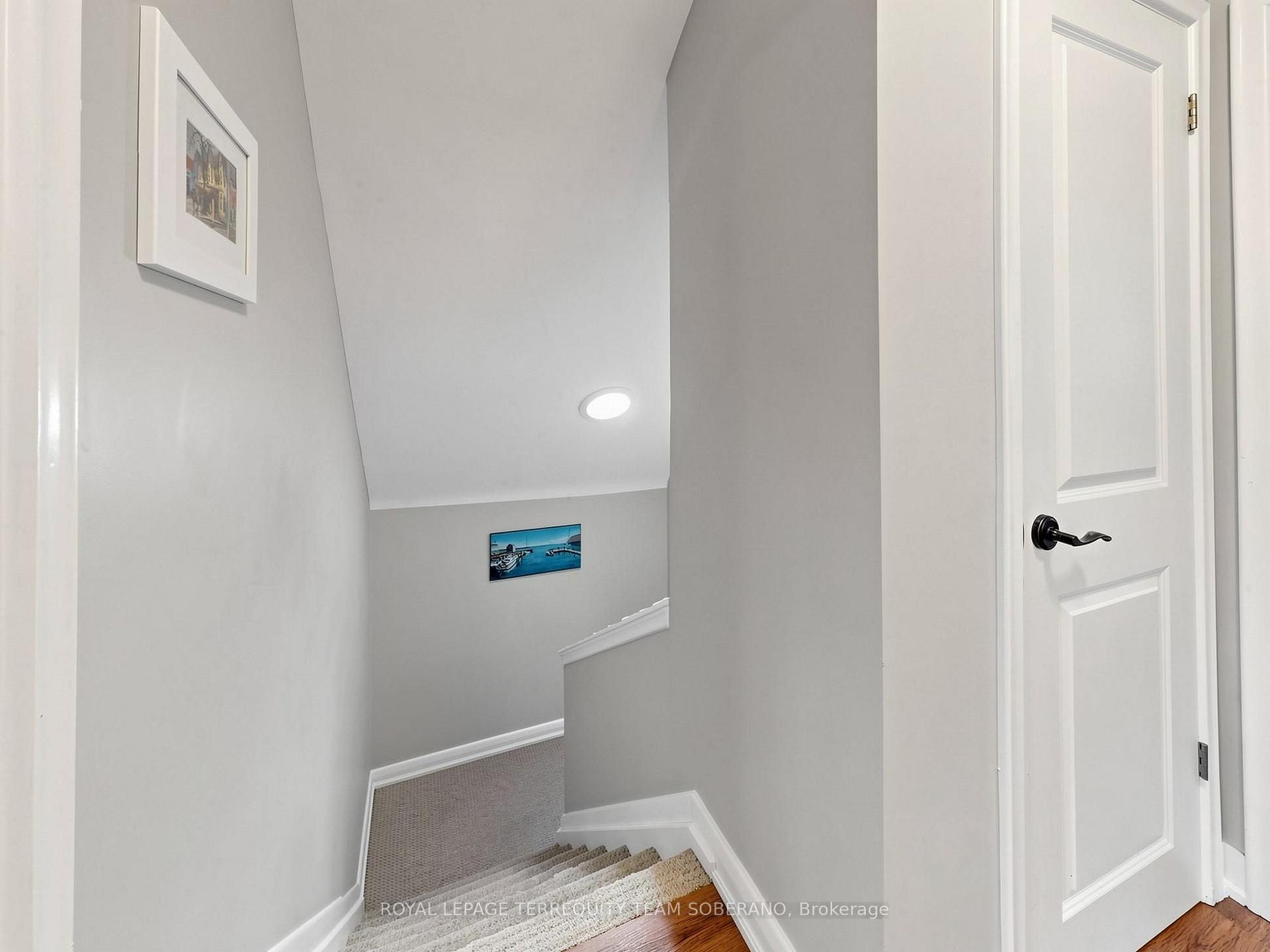 Photo 20 of 64 Clearbrooke Circle, Etobicoke, Rexdale-Kipling — HOMEH