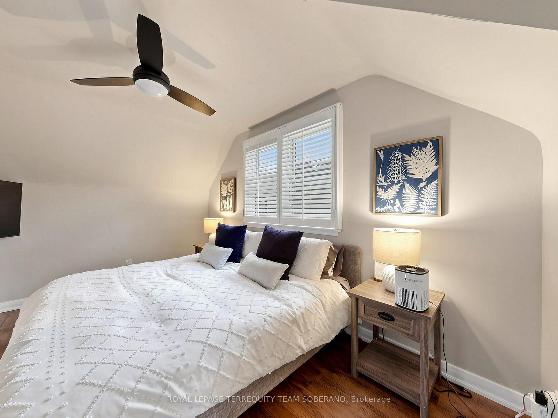 Photo 21 of 64 Clearbrooke Circle, Etobicoke, Rexdale-Kipling — HOMEH