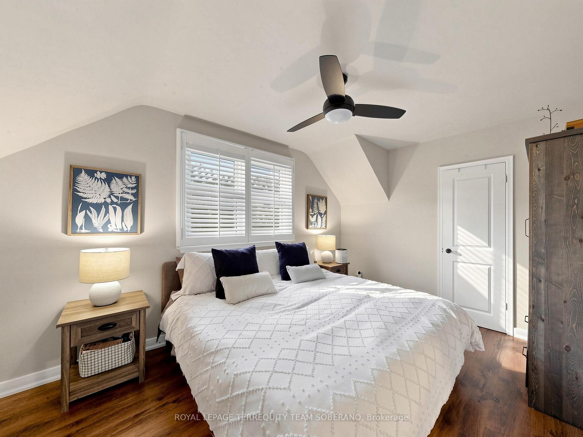 Photo 23 of 64 Clearbrooke Circle, Etobicoke, Rexdale-Kipling — HOMEH