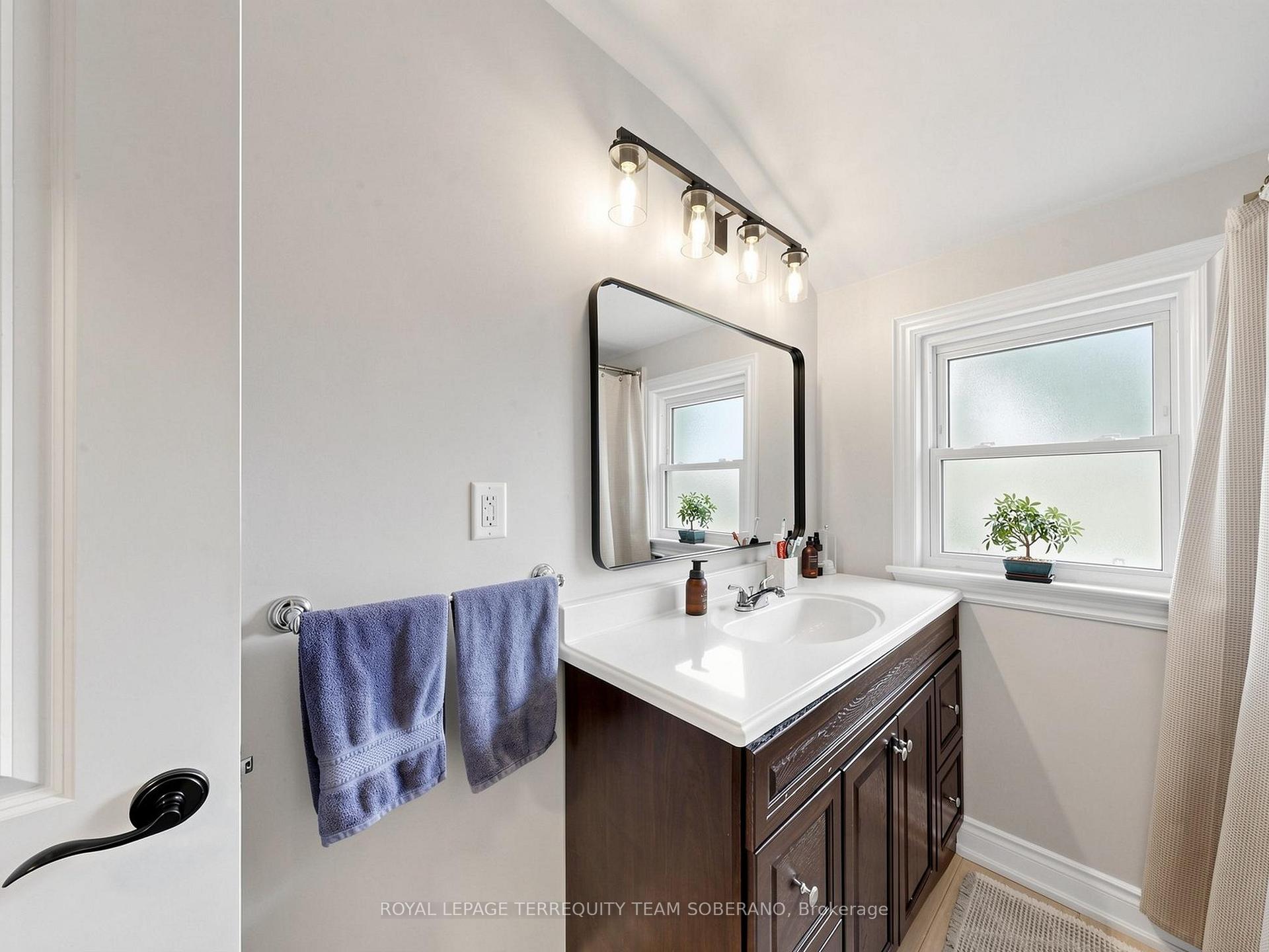 Photo 27 of 64 Clearbrooke Circle, Etobicoke, Rexdale-Kipling — HOMEH