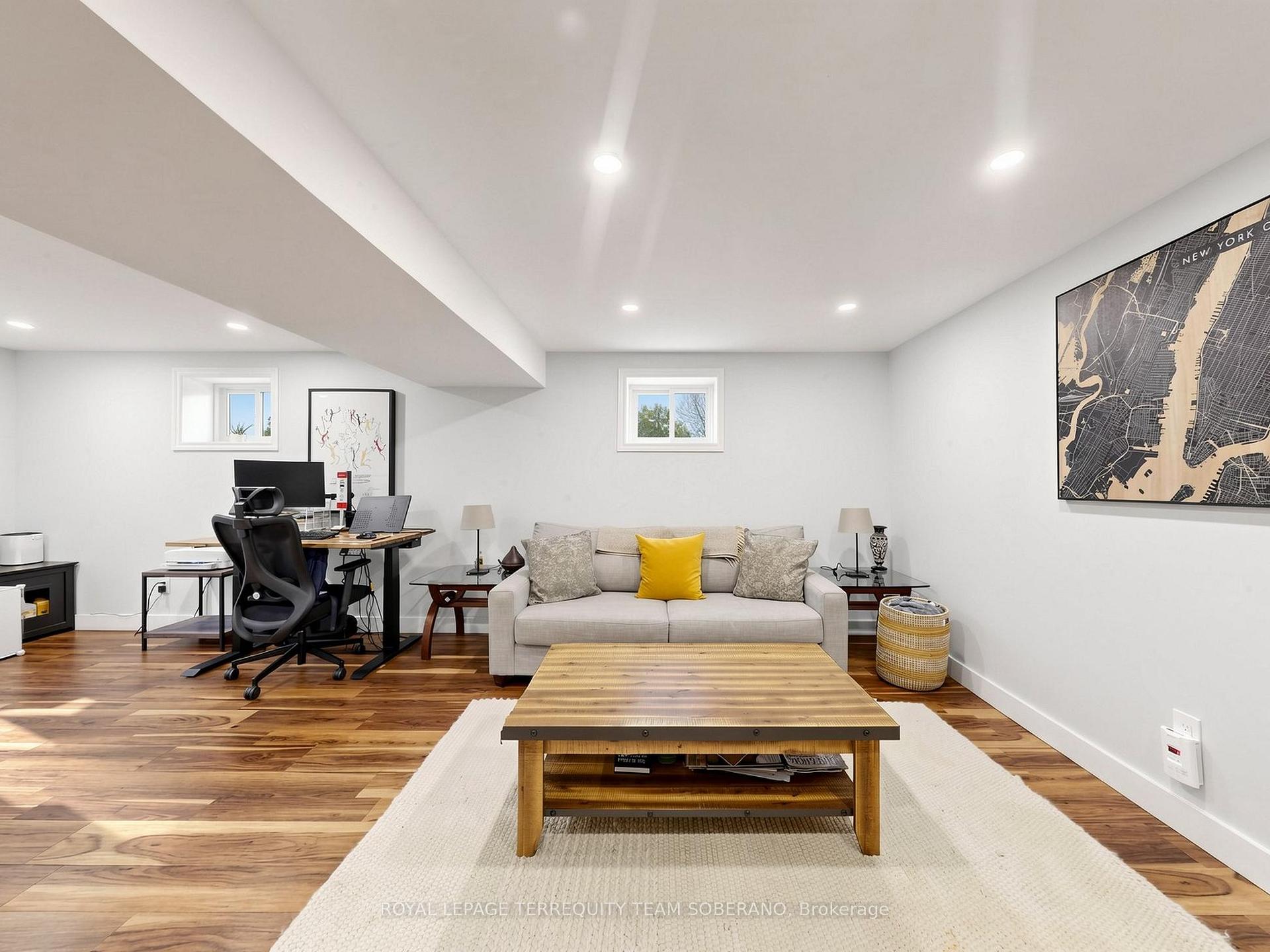 Photo 29 of 64 Clearbrooke Circle, Etobicoke, Rexdale-Kipling — HOMEH