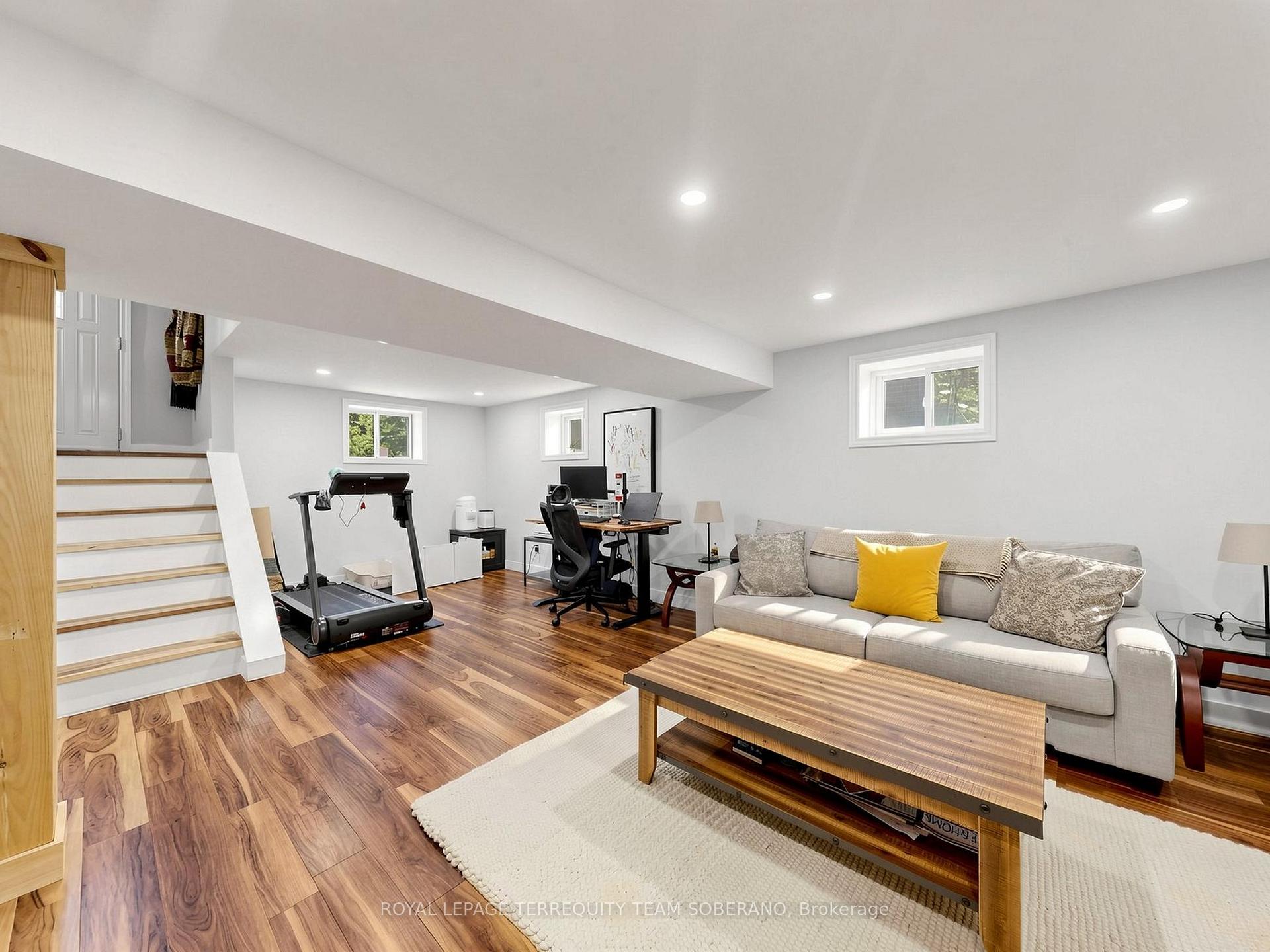 Photo 30 of 64 Clearbrooke Circle, Etobicoke, Rexdale-Kipling — HOMEH