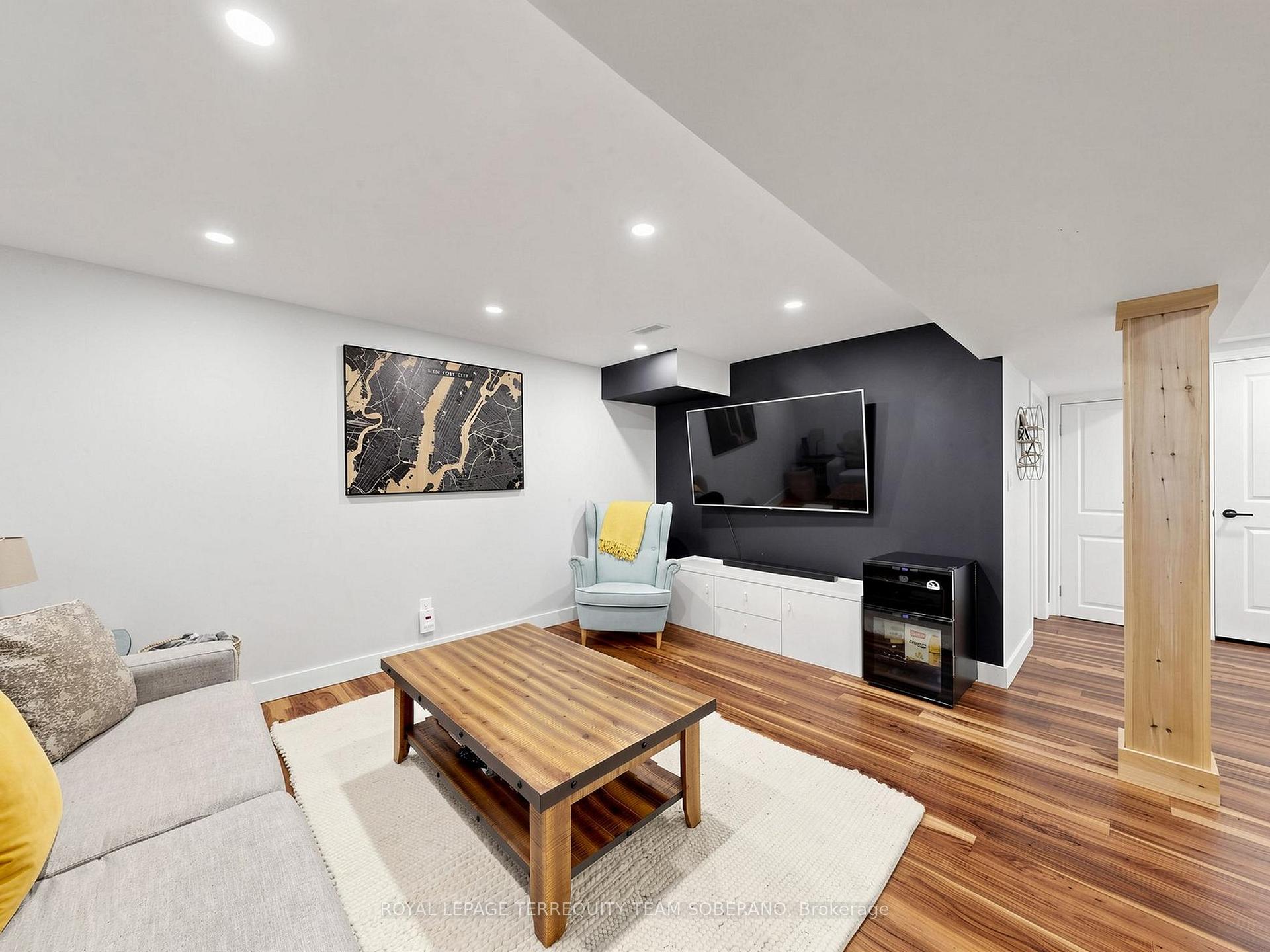Photo 31 of 64 Clearbrooke Circle, Etobicoke, Rexdale-Kipling — HOMEH