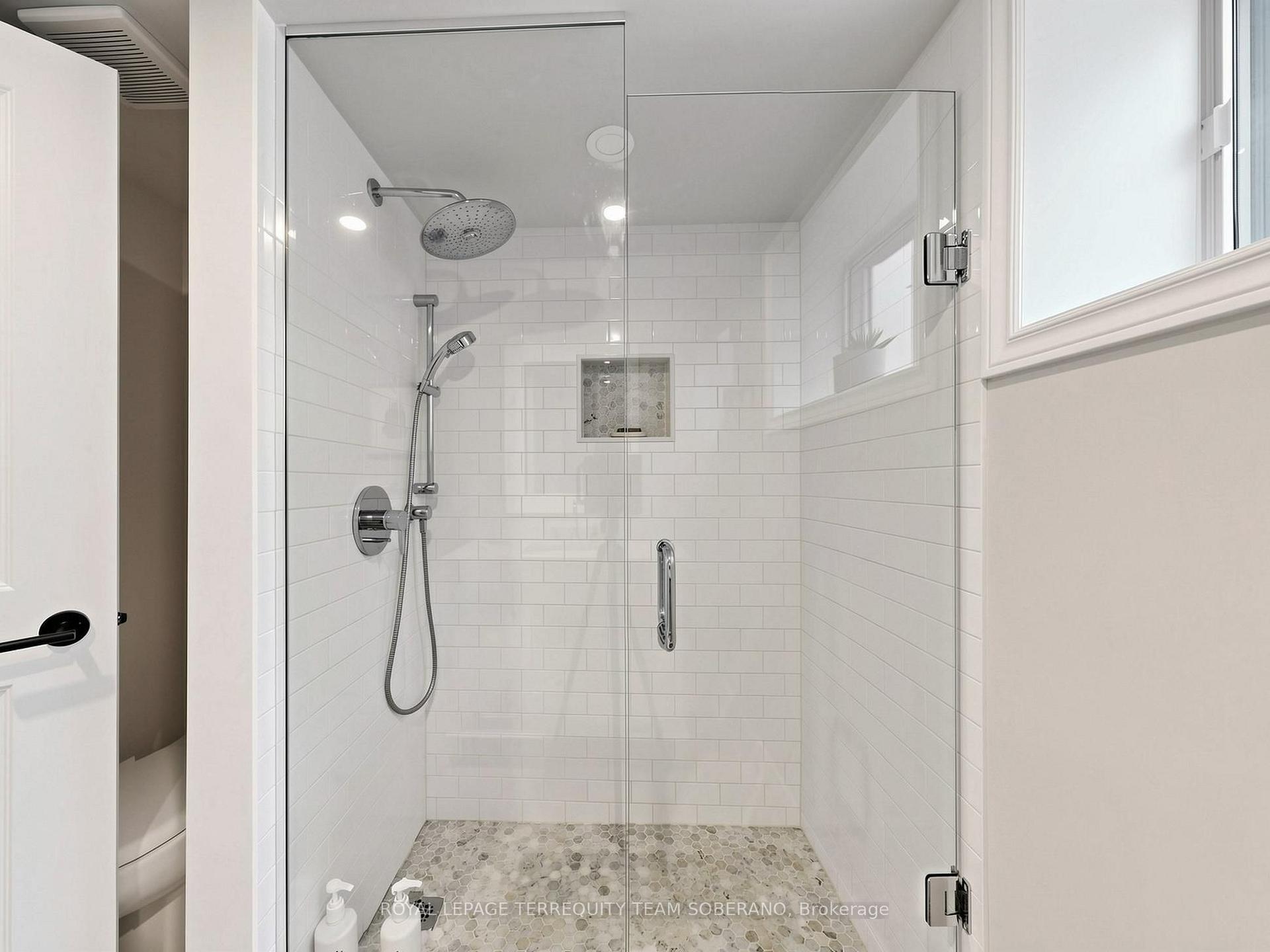 Photo 33 of 64 Clearbrooke Circle, Etobicoke, Rexdale-Kipling — HOMEH