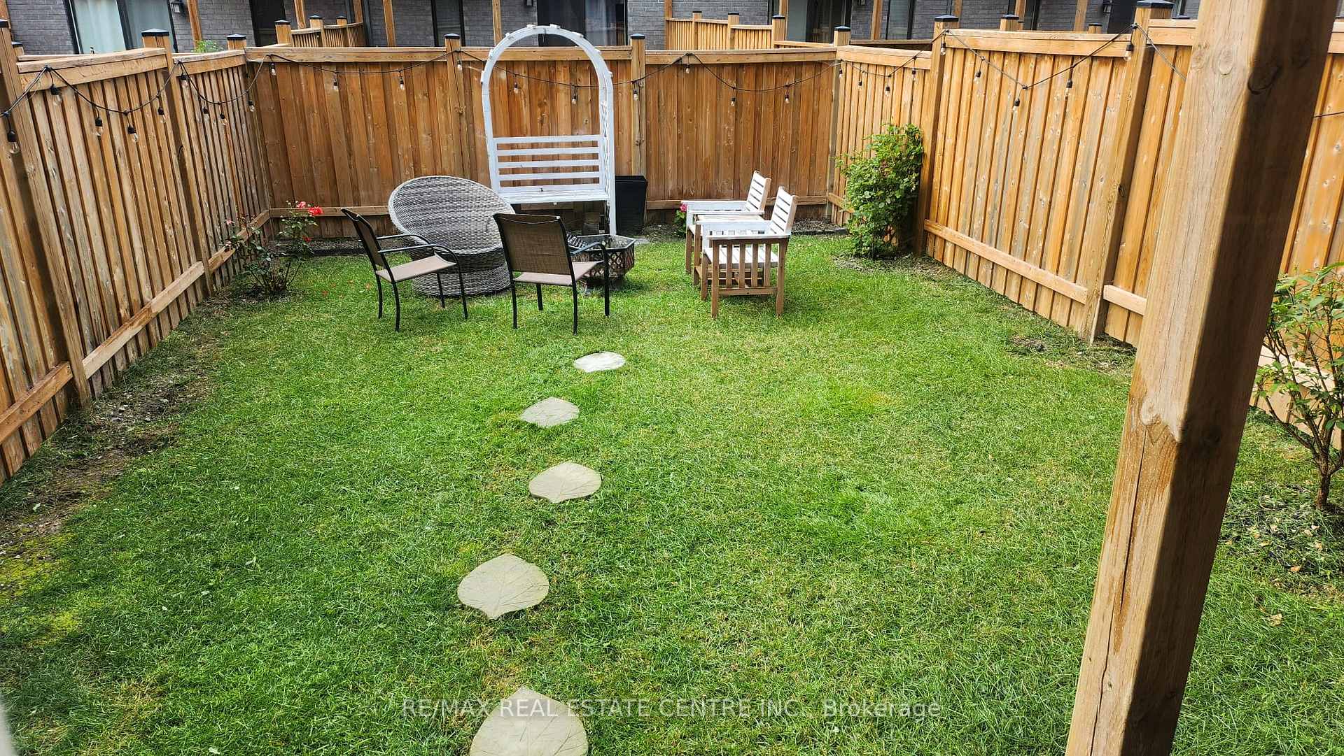 Photo 32 of 63 Douet Lane, Ajax, South East — HOMEH