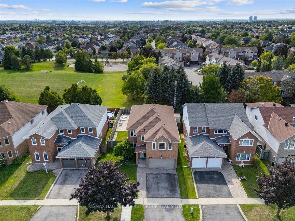Photo 2 of 989 Deer Valley Drive, Oshawa, Northglen — HOMEH