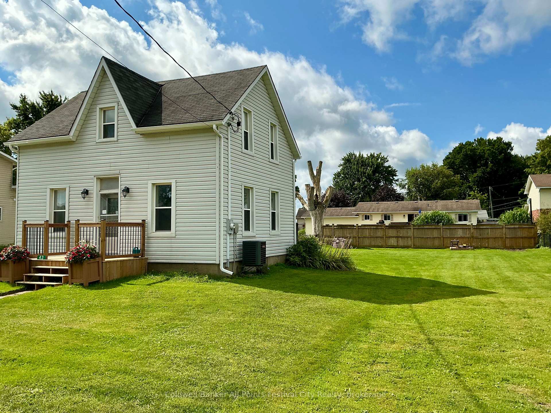 Photo of 43 Maddison Street E