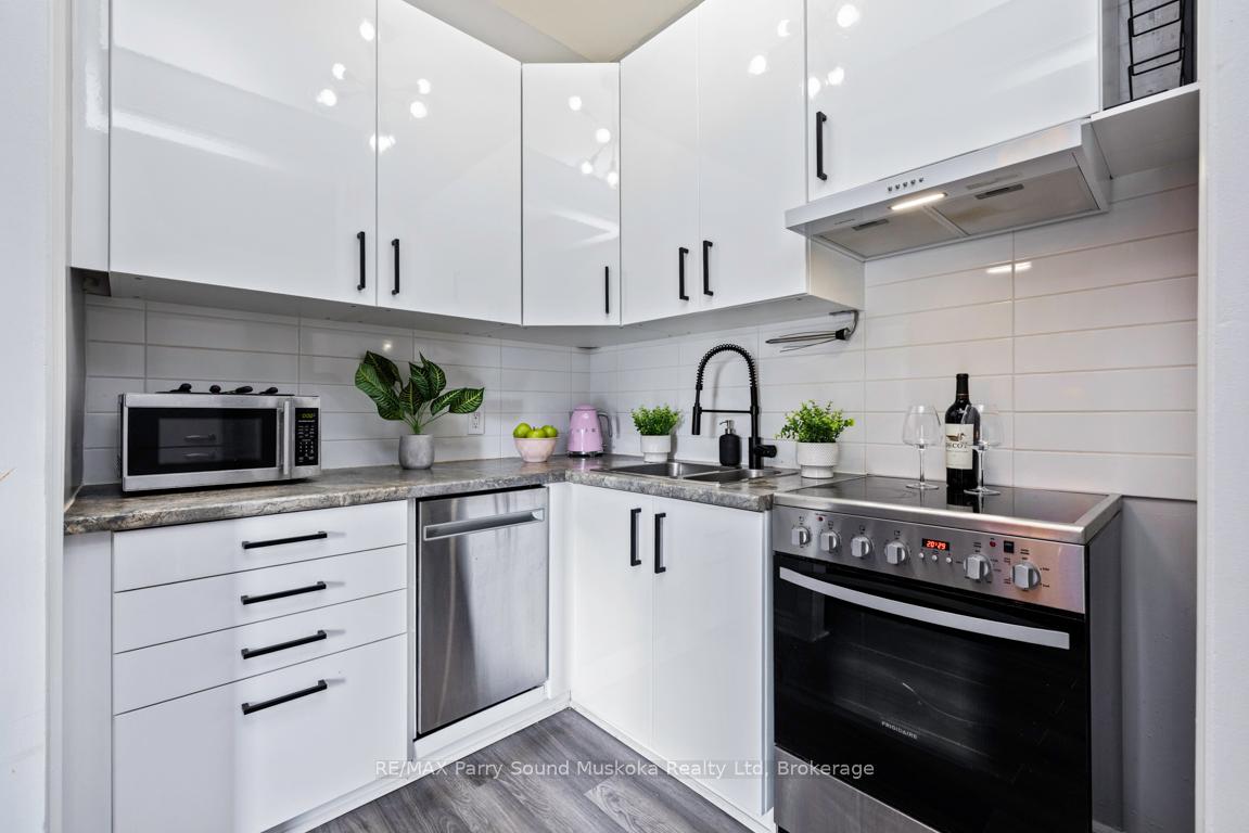 Photo 14 of Unit 4, 21 Prospect Street, Parry Sound — HOMEH
