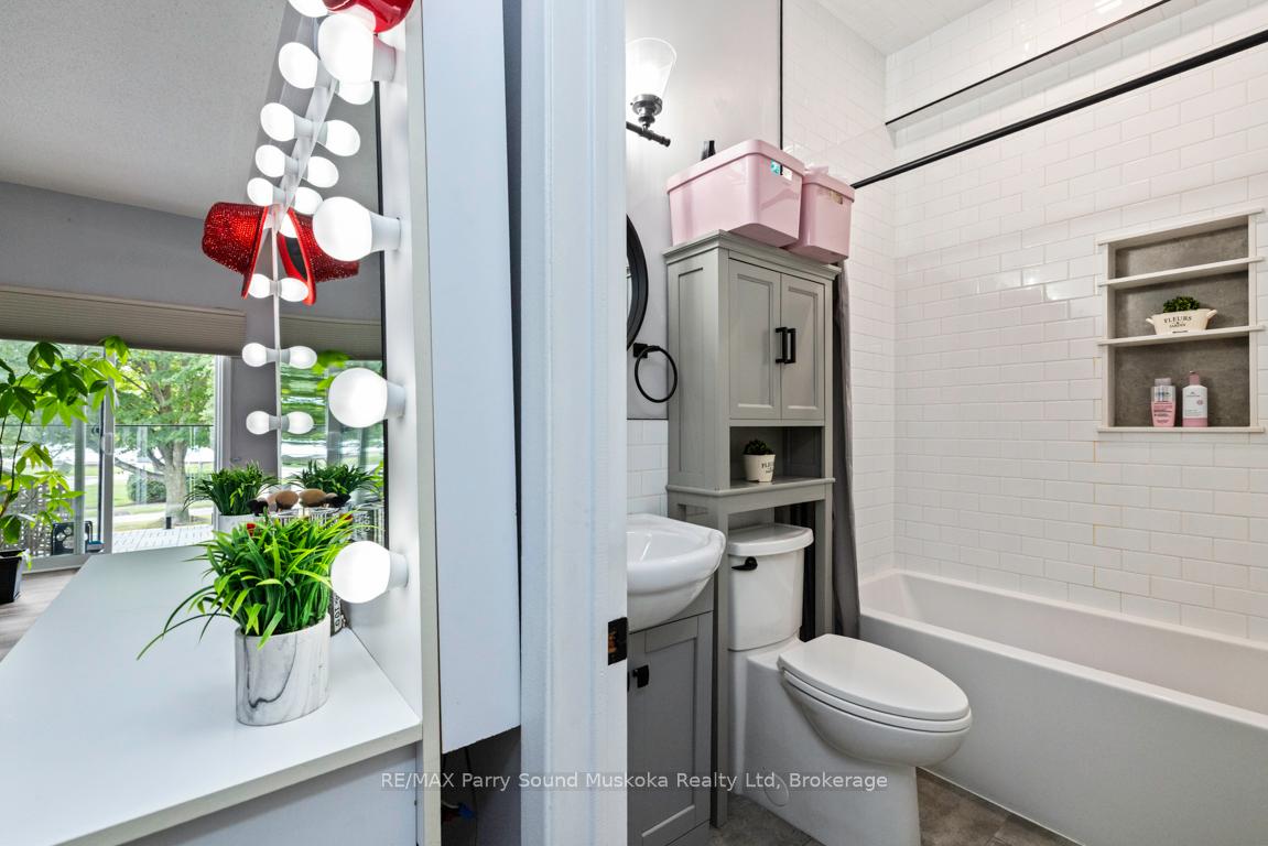 Photo 17 of Unit 4, 21 Prospect Street, Parry Sound — HOMEH