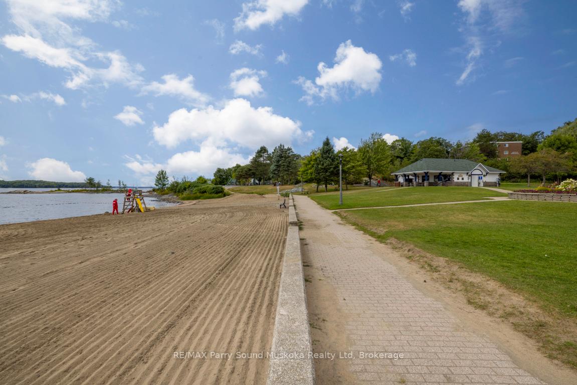 Photo 30 of Unit 4, 21 Prospect Street, Parry Sound — HOMEH