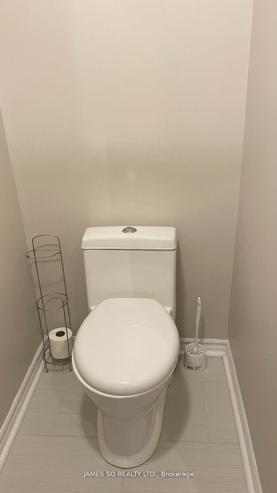 Photo 10 of Unit Lower, 73 Ashdale Avenue, Toronto, Greenwood-Coxwell — HOMEH