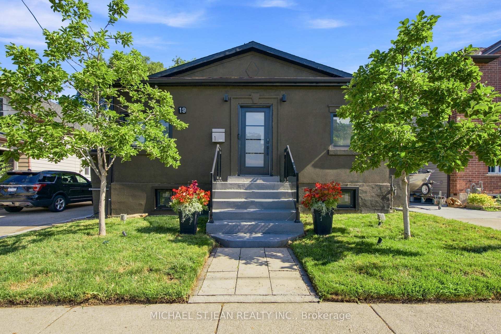 Photo 2 of 19 Grove Street, Hamilton, Corktown — HOMEH