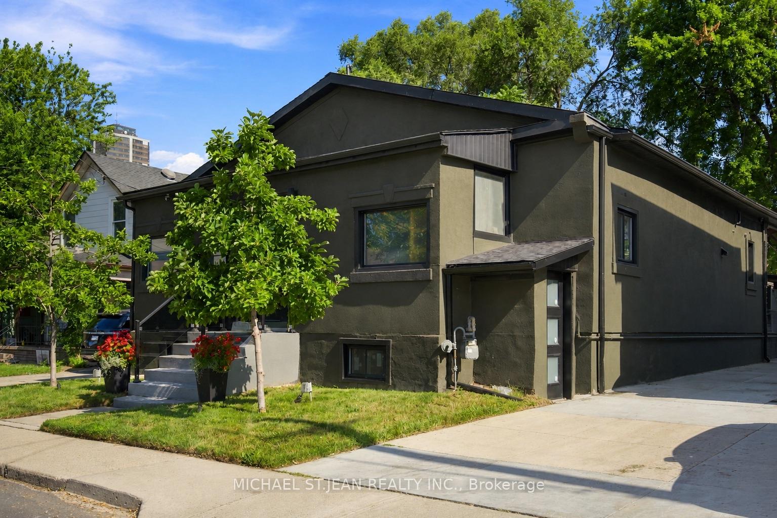 Photo 3 of 19 Grove Street, Hamilton, Corktown — HOMEH