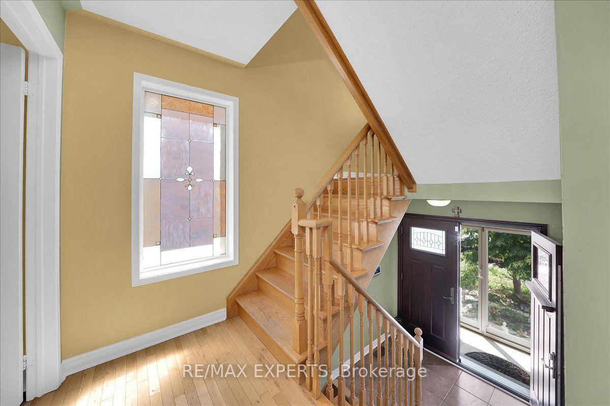 Photo 6 of 64 Knoll Haven Circle, Caledon, Bolton North — HOMEH