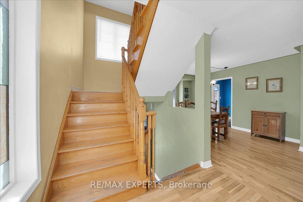 Photo 7 of 64 Knoll Haven Circle, Caledon, Bolton North — HOMEH