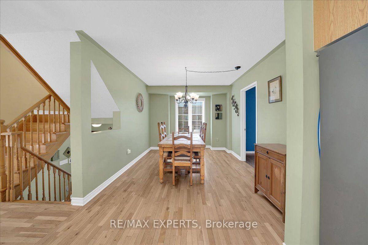 Photo 12 of 64 Knoll Haven Circle, Caledon, Bolton North — HOMEH
