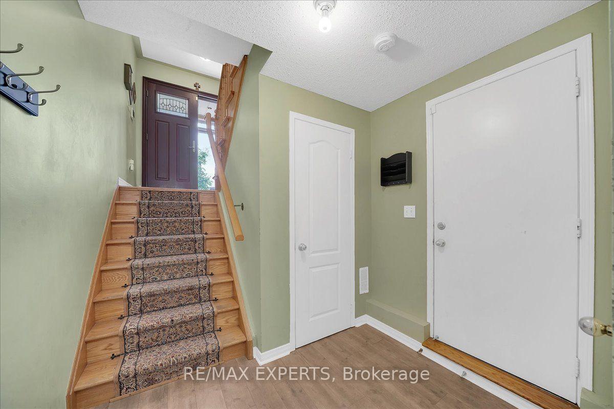 Photo 33 of 64 Knoll Haven Circle, Caledon, Bolton North — HOMEH